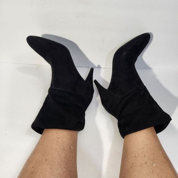 Unise slip on black velvety  highheel boots size 8m - Picture 10 of 11